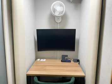 駅直結！新橋駅徒歩30秒｜1名個室｜作業や勉強、ゲーム、面談、オンラインMTGに最適な『防音室03』 - THE POINT新橋