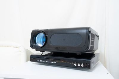 プロジェクターとBlu-rayレコーダー - ホワイトオン天満の設備の写真