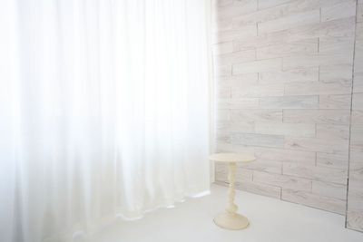 白木目壁 白レースカーテン 自然光 - White Butter, Studio White Butter,の設備の写真