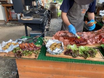 おまかせで焼いてもらうことも可能です - morizoCAMP (酵素風呂森蔵) 雨対策も万全!!貸切り屋外スペースの設備の写真