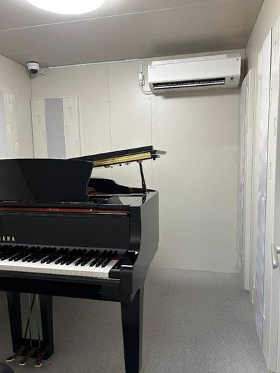 グランドピアノ常設 レッスン・練習向け 音楽スタジオ - 音楽スタジオ Keys&Reeds 