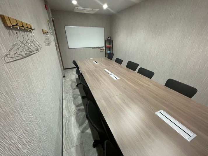 10名会議室（Room A） - いいオフィス池袋