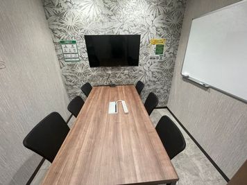 いいオフィス池袋 6名会議室（Room D）の室内の写真