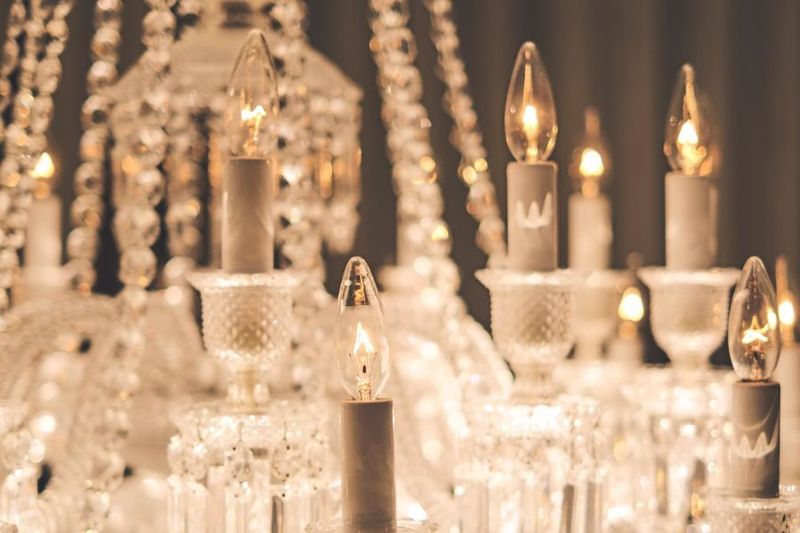 【式典イベントに／60名着席】バカラ社製シャンデリア輝くチャペル - 結婚式場 チャペル・ド・コフレ