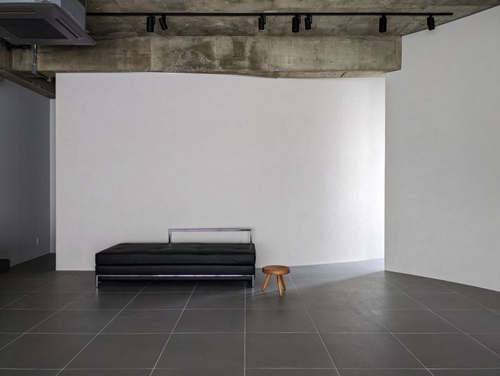 【栄駅10分】グレーを基調とした100㎡以上あるレンタルスペース - 052STUDIO