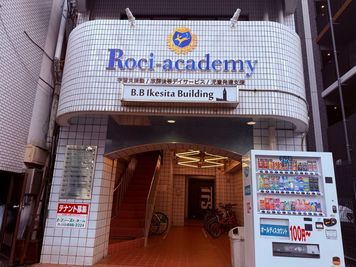 エレベーターは左奥にございます - ダンススタジオNuts今池店 【初回限定特価】ダンススタジオ✨今池4分✨ダンス・ヨガ・撮影に！の外観の写真