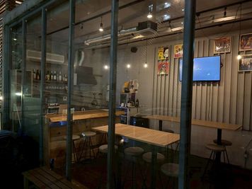 Bar&music overの室内の写真