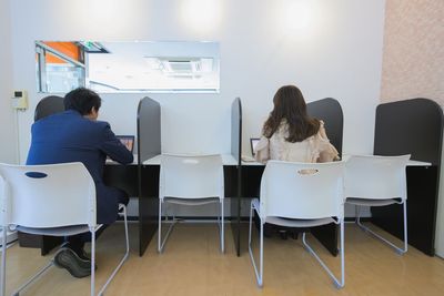 ブース席あり（イス4脚）。イスの移動可能です。 - アルコワーキングの室内の写真