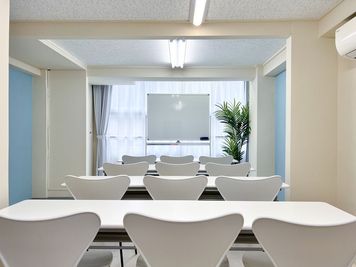 セミナー仕様 - えんまん会議室　日本橋室町の室内の写真