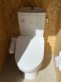 ウォシュレット付きトイレ - プライベートスペース SORA470 【レッドブース】最大10人までの設備の写真