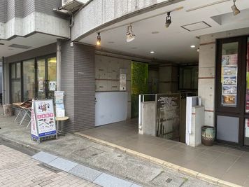 入り口階段 - アカデミー工房音楽教室 レンタルスペース　ROOM1の入口の写真
