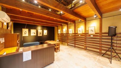 古民家の蔵を改修。ギャラリーとして、ミニコンサート会場として、会議室として利用できます。 - YORISOI米田家 レンタルスペース Third placeの室内の写真