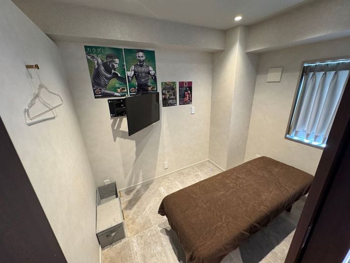 レンタルサロン　自動チェアー付き個室ルーム【quatre】 - 脱毛・セルフホワイトニングサロン　RE