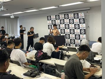 格闘技団体「修斗」の公開軽量イベントにて - SMG/本町・カーニープレイス ＳＭＧ貸し会議室/カーニープレイス本町ビル４階の室内の写真