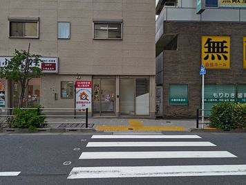 無人餃子屋が入ったビルの2階がスペースです。 - 荻窪駅すぐのマルチスタジオ セルフ撮影スタジオ🤍Whityの外観の写真