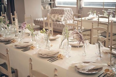 結婚式場 チャペル・ド・コフレ 【イベント・撮影に／60名着席】オープンキッチン付きパーティ会場の室内の写真