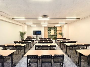 最大54名/光無料Wifi/セミナー・カンファレンス・会議・懇親会等に！飲食🍷可！・ - リスペース東京日本橋の室内の写真