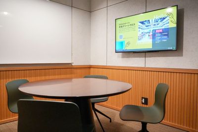 【WeWork】駅直結！　丸の内北口ビル　4名用会議室 - WeWork 丸の内北口