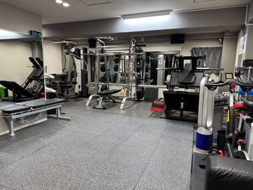 ジム全景 - TakeFit大阪南森町の室内の写真