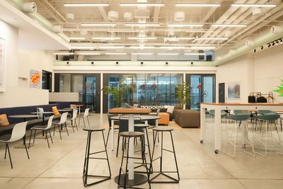 WeWork アイスバーグの室内の写真