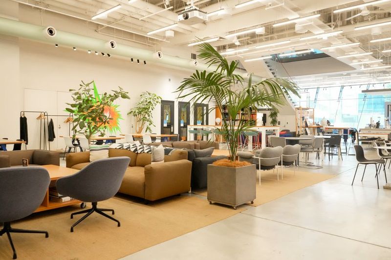 WeWork アイスバーグの室内の写真