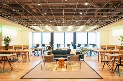 WeWork 渋谷スクランブルスクエア WeWork 渋谷スクランブルスクエア 42階ラウンジの室内の写真