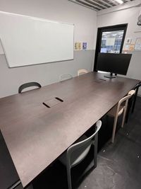 下北沢駅徒歩2分【会議室*6～8名着席可能*】モニター＆ホワイトボード付き / 商談・面接・オフサイトMTG・教室・楽屋利用 - コワーキングスペース/KanadeBako