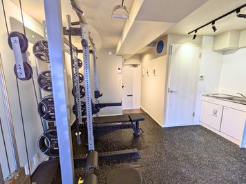ワンフロアの間取り - レンタルジム All Day Gym世田谷 二子玉川店 【二子玉川駅5分の新規店舗】フリーウエイト充実のレンタルジムの室内の写真