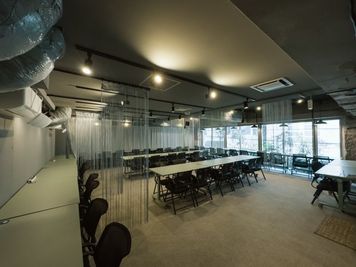 セミナ・イベントスペース OVER COFFE HUBの室内の写真