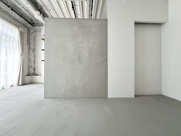[自然光◎][南側全窓][ヴィンテージ家具][天井高3.2m][路面1F]多目的な用途に最適なスペース。 - U space / studio