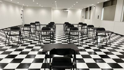 函館フリースタジオ＆フリースペース「はこプレイス」 はこプレイス3F「アダプトホール」の室内の写真