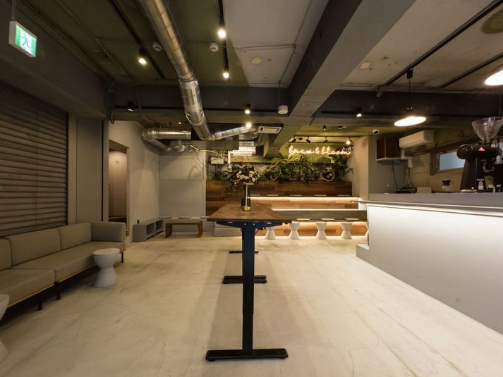 OVER COFFEE HUB 1F カフェ - セミナ・イベントスペース