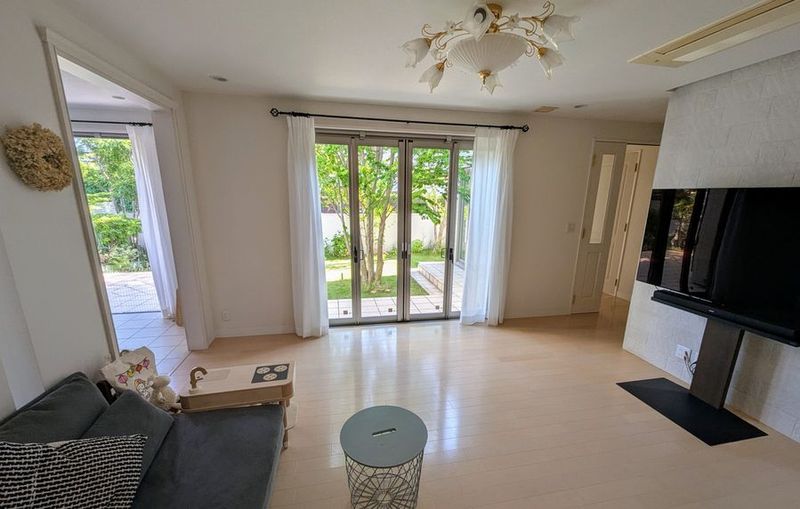 テラス付きリビングダイニングスペース - SICC　七里ガ浜