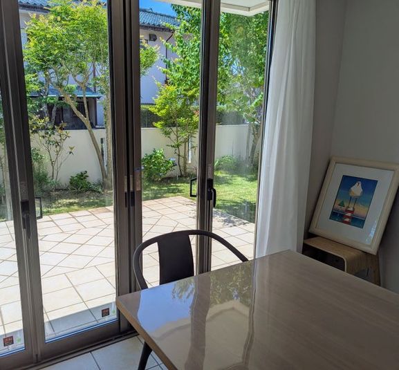 テラス付きリビングダイニングスペース - SICC　七里ガ浜