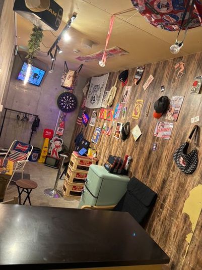 たまり場バー - 野毛ガレリア地下1階 BARBIGG