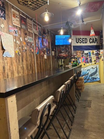野毛ガレリア地下1階 BARBIGG たまり場バーの室内の写真