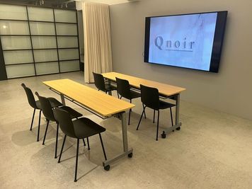 セミナー・イベント・ワークショップに最適。 - Qnoir青山 【モニター/長机/椅子あり】セミナー・イベント・ワークショップの室内の写真
