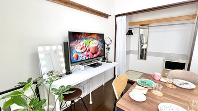 TV43㌅
DVD/Blu-rayプレーヤー
ファイヤーTVスティック
サブスピーカー
女優ミラー
リングライト - レンタルスペース【ハープRoom】 🍀ハープcafeスタイル岡大裏【102】の室内の写真