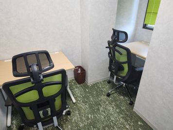 阪神西宮駅徒歩約2分・急なデスクワークに、Webミーティングに、2名で利用できる完全個室のワークスペース♪ - URI OFFICE