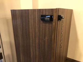 セラピスト用ロッカー　貴重品や洋服を管理できます - 札幌｜G-Studio　JTBS 札幌 南 店 レンタルサロン 【G-Studio】ジースタジオの設備の写真