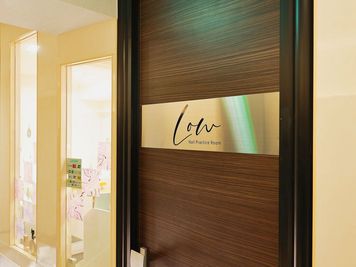 パウダールーム　Louの入口の写真