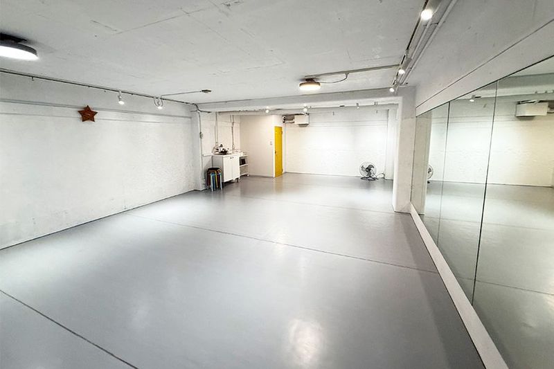 京都レンタルスタジオStar丸太町店 丸太町でダンスができるレンタルスタジオの室内の写真