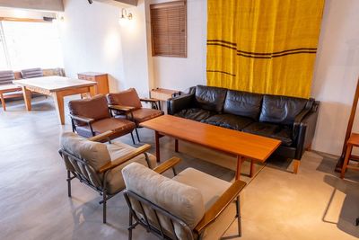 ソファーも常設です。映像撮影なども可能です。 - KOUNAN BLDG 2F ABIKO A-LIFE RENTAL STUDIOの設備の写真