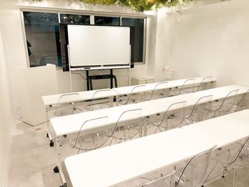 FEEEP東京八重洲（日本橋）店 FEEEP東京八重洲（日本橋）店｜定員30名イベントスペースの室内の写真