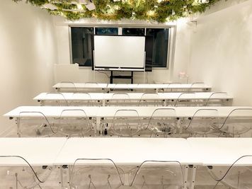 FEEEP東京八重洲（日本橋）店 FEEEP東京八重洲（日本橋）店｜定員30名イベントスペースの室内の写真