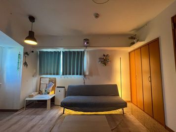 間接照明が作り出すロマンティックな雰囲気。 - 【THEATER淀川】 十三駅徒歩5分｜女子会｜ホムパ｜設備充実｜夜景🌃淀川 [76]の室内の写真