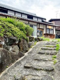 スロープを上がったその先にイドコロがあります。 - レンタルスペース　イドコロ フリースペースの外観の写真