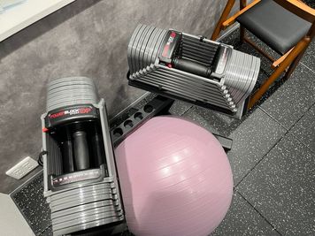 ダンベルは41㎏まで1～2㎏ずつ調整できるパワーブロックです。 - MIYAZAKI GYM西馬込店の設備の写真