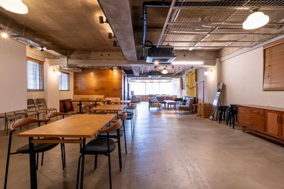 木目調と無機質な内装がご好評いただいております。 - KOUNAN BLDG 2F ABIKO A-LIFE RENTAL STUDIOの室内の写真