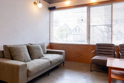 家具の販売も行っております。 - KOUNAN BLDG 2F ABIKO A-LIFE RENTAL STUDIOの室内の写真